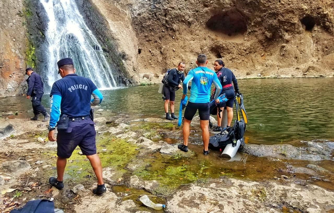 POLITUR recupera cadáver de joven que se ahogó en la poza conocida como La Pilona de Huizúcar politur-recupera-cadaver-de-joven-que-se-ahogo-en-la-poza-conocida-como-la-pilona-de-huizucar